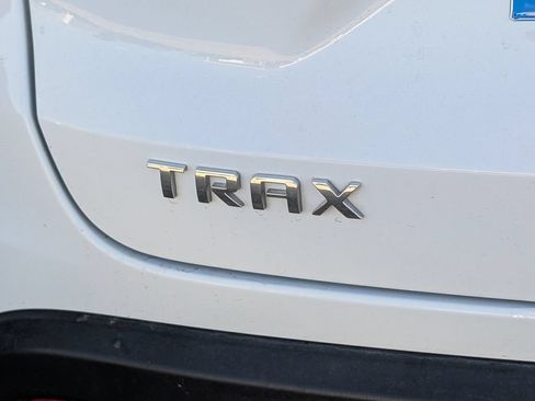 Certified 2025 Chevrolet Trax LT FWD image 10