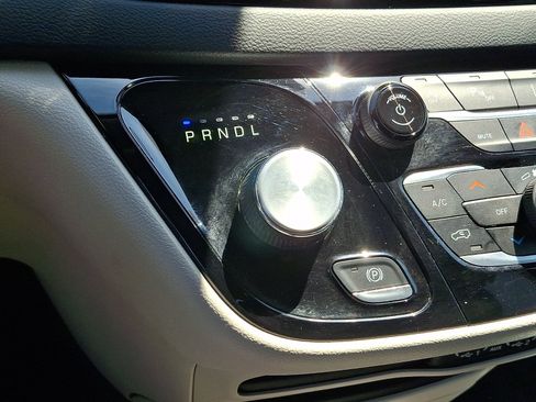 Certified 2023 Chrysler Pacifica Touring-L FWD image 15