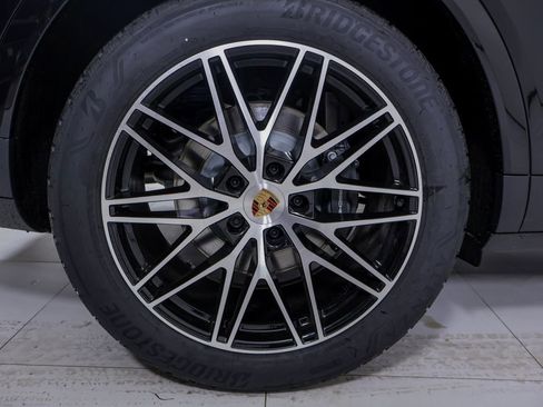 New 2026 Porsche Cayenne image 29