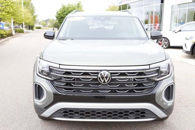 Used 2025 Volkswagen Atlas Peak Edition SE AWD/4WD image 13
