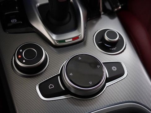 Used 2023 Alfa Romeo Stelvio Veloce image 28