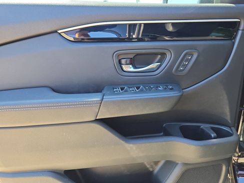 Used 2025 Honda Pilot Touring image 13