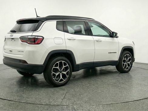 Used 2025 Jeep Compass Limited image 9