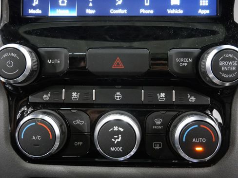 Used 2022 RAM 1500 Laramie AWD/4WD image 19