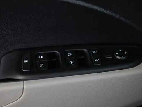 Used 2023 Hyundai Venue SEL FWD image 17