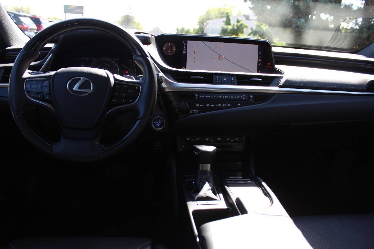Used 2020 Lexus ES 300h w/ Accessory Package 2 FWD image 23