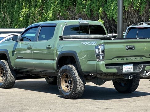 Used 2021 Toyota Tacoma TRD Off-Road w/ Technology Package AWD/4WD image 6