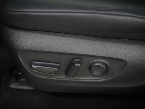 Used 2023 Toyota Highlander XLE image 25