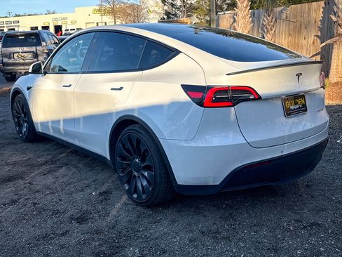 Used 2022 Tesla Model Y Performance image 9