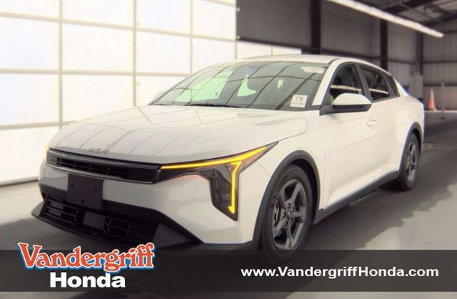 Used 2025 Kia K4 FWD image 1