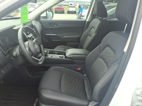 Used 2025 Nissan Pathfinder SV AWD/4WD image 7