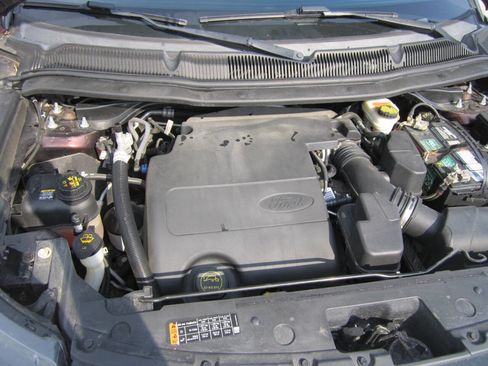 Used 2016 Ford Explorer XLT w/ Equipment Group 202A image 18