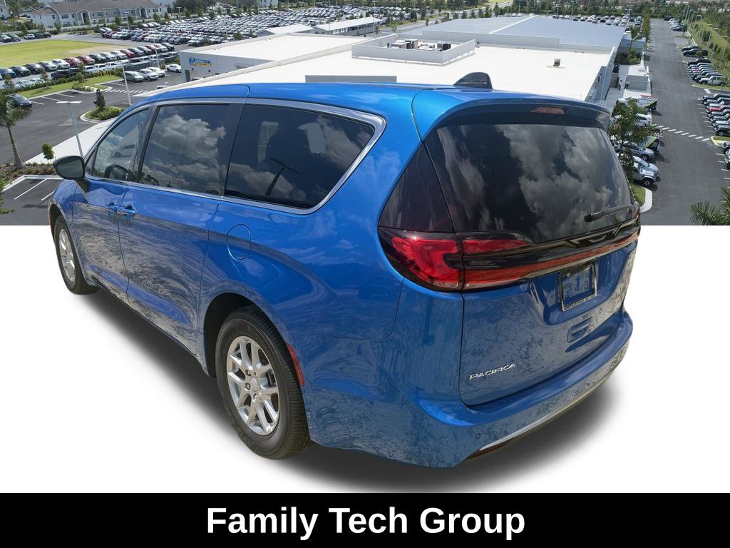 New 2027 Chrysler Pacifica Select w/ Family Tech Group FWD image 5