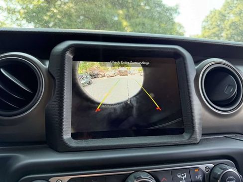 Used 2022 Jeep Wrangler Sport AWD/4WD image 26