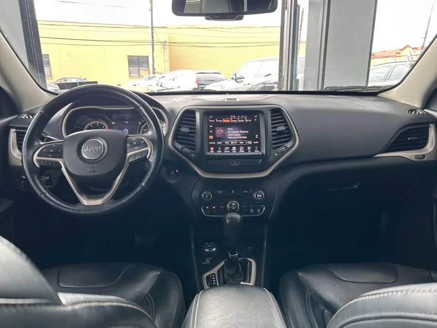 Used 2016 Jeep Cherokee Limited AWD/4WD image 18