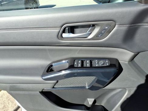 New 2026 Nissan Pathfinder Platinum AWD/4WD image 5