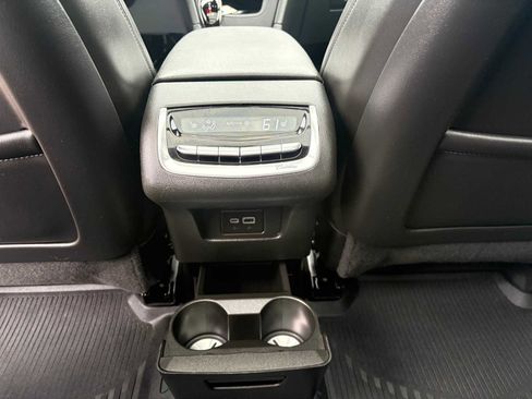 Used 2024 Cadillac XT6 Premium Luxury w/ Technology Package AWD/4WD image 8
