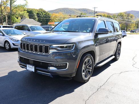 Used 2022 Jeep Wagoneer Series III w/ Convenience Group I image 3