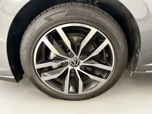 Used 2025 Volkswagen Jetta SE FWD image 36