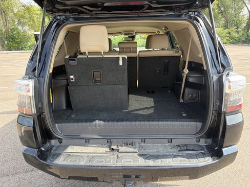 Used 2022 Toyota 4Runner SR5 Premium AWD/4WD image 31