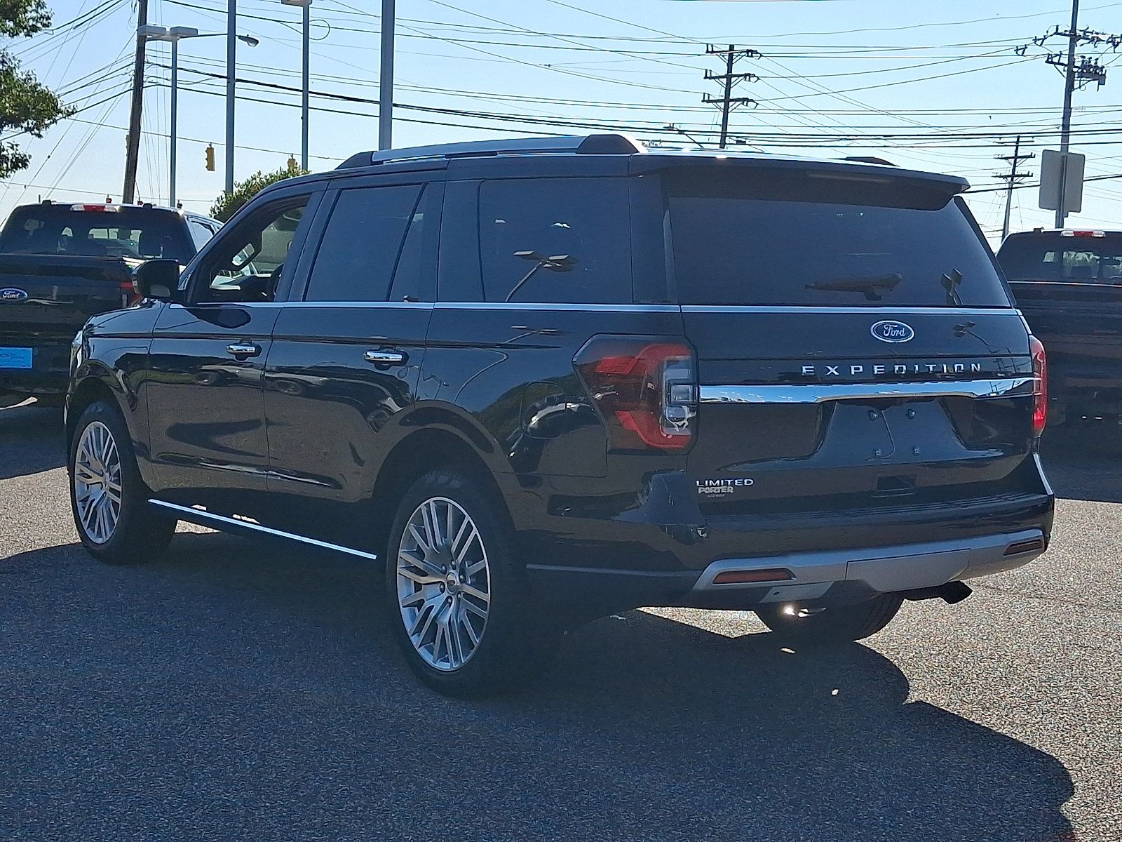Used 2024 Ford Expedition Limited AWD/4WD image 7
