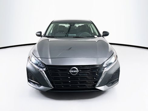 Used 2025 Nissan Altima 2.5 SV image 2