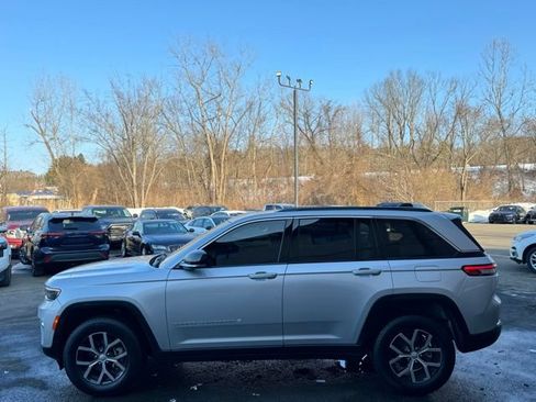 Used 2024 Jeep Grand Cherokee Limited RWD image 9
