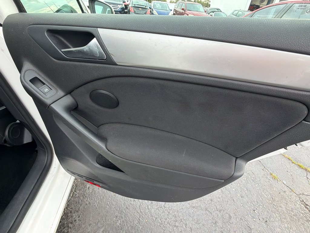 Used 2013 Volkswagen Golf TDI FWD image 25