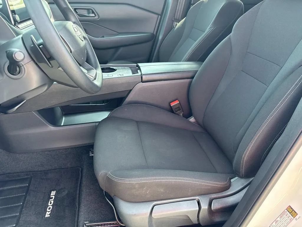 Used 2025 Nissan Rogue S FWD image 27