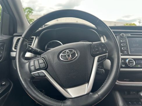 Used 2019 Toyota Highlander Limited AWD/4WD image 15