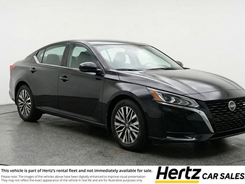 Used 2025 Nissan Altima 2.5 SV image 1
