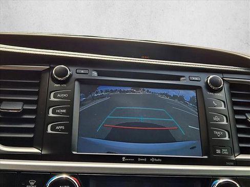 Used 2019 Toyota Highlander XLE AWD/4WD image 14