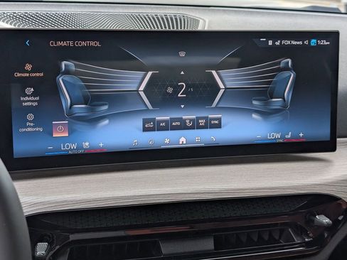 Used 2025 BMW 330i xDrive Sedan w/ Premium Package image 28