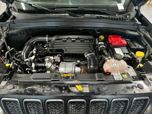 Used 2020 Jeep Renegade Trailhawk w/ Popular Equipment Group AWD/4WD image 32