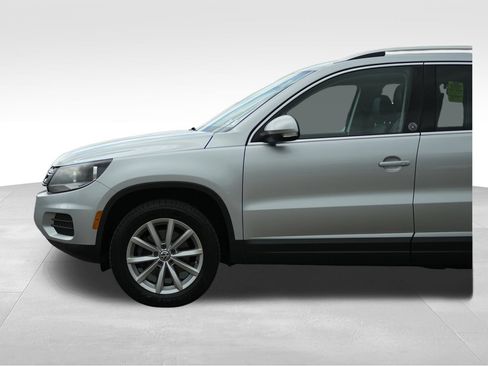 Used 2017 Volkswagen Tiguan Wolfsburg Edition AWD/4WD image 5