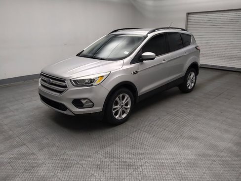 Used 2017 Ford Escape SE w/ Equipment Group 201A FWD image 2