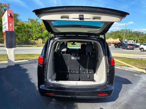 Used 2020 Chrysler Voyager Lxi image 7