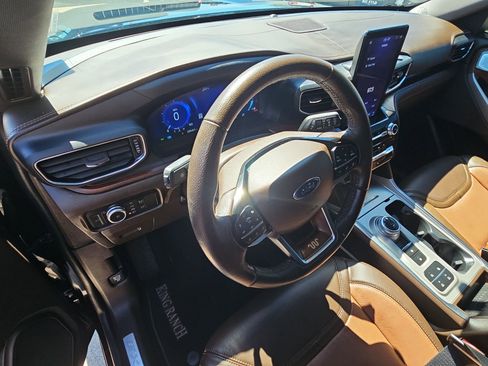 Used 2023 Ford Explorer King Ranch w/ Technology Package image 15