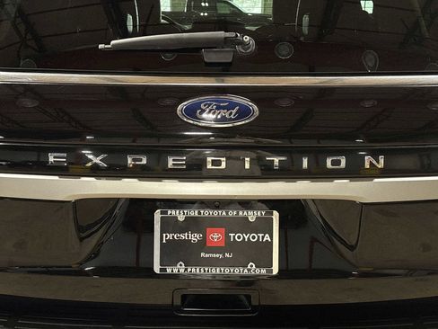 Used 2024 Ford Expedition XLT image 27