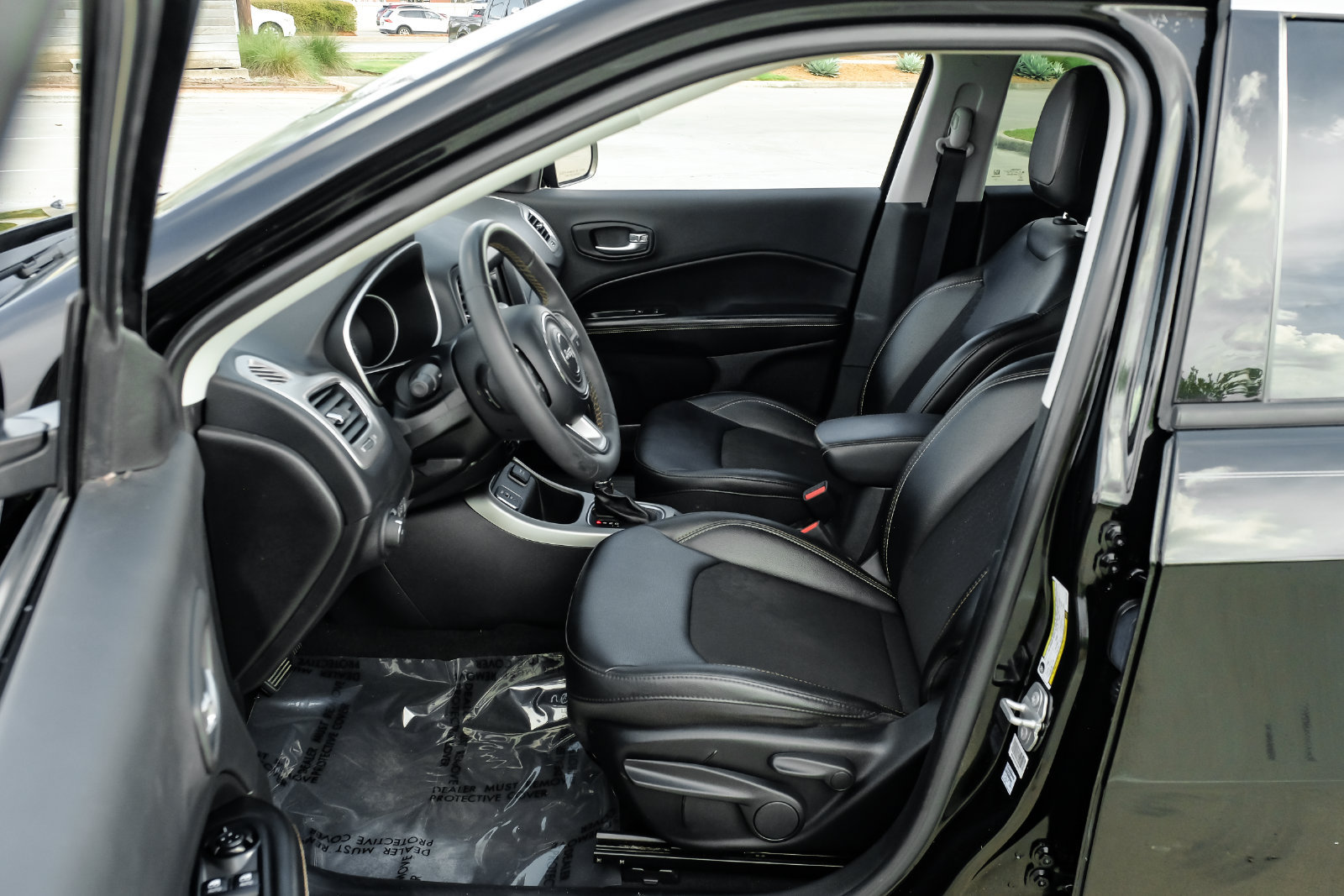 Used 2021 Jeep Compass Latitude w/ Driver Assistance Group FWD image 4