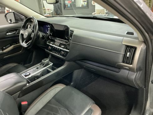 Used 2022 Nissan Pathfinder Platinum w/ Cargo Package image 29