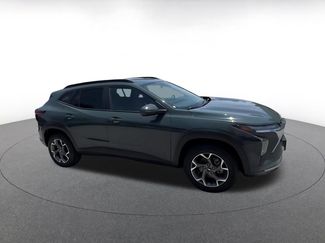 Used 2025 Chevrolet Trax LT w/ LT Convenience Package FWD video 2