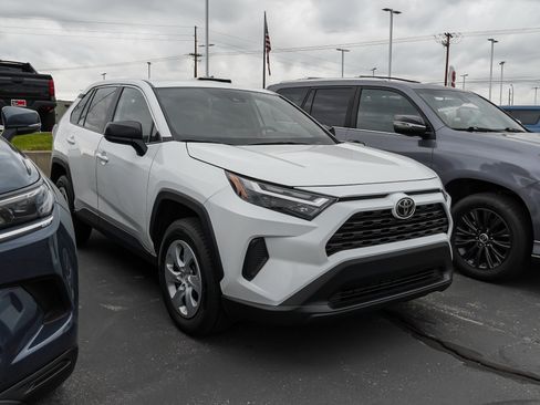 Used 2023 Toyota RAV4 LE AWD/4WD image 2