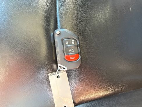 Used 2021 Jeep Gladiator Rubicon AWD/4WD image 27