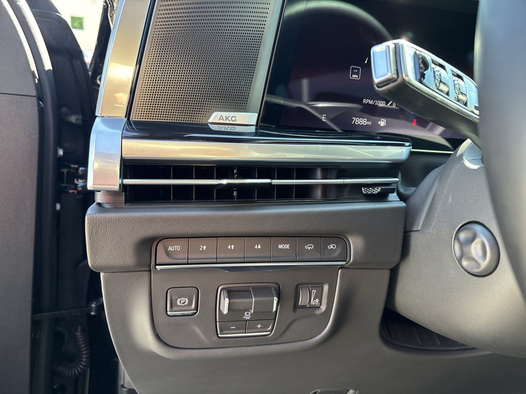 Certified 2026 Cadillac Escalade ESV Sport w/ Touring Package AWD/4WD image 18