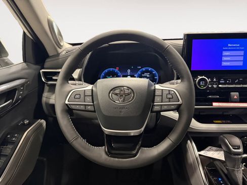 New 2026 Toyota Highlander Platinum AWD/4WD image 12