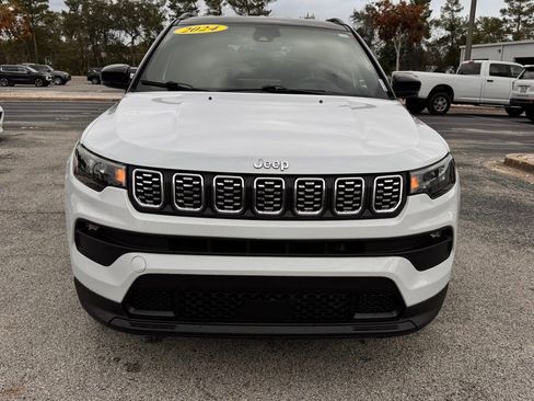 Used 2024 Jeep Compass Limited AWD/4WD image 2