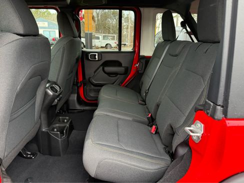 Used 2025 Jeep Wrangler Sport S image 23