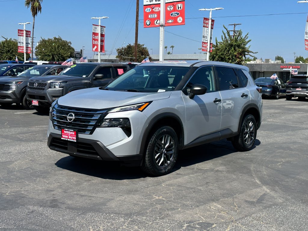 Used 2024 Nissan Rogue S FWD image 2