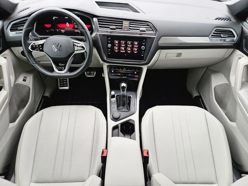 Used 2022 Volkswagen Tiguan SE R-Line image 12